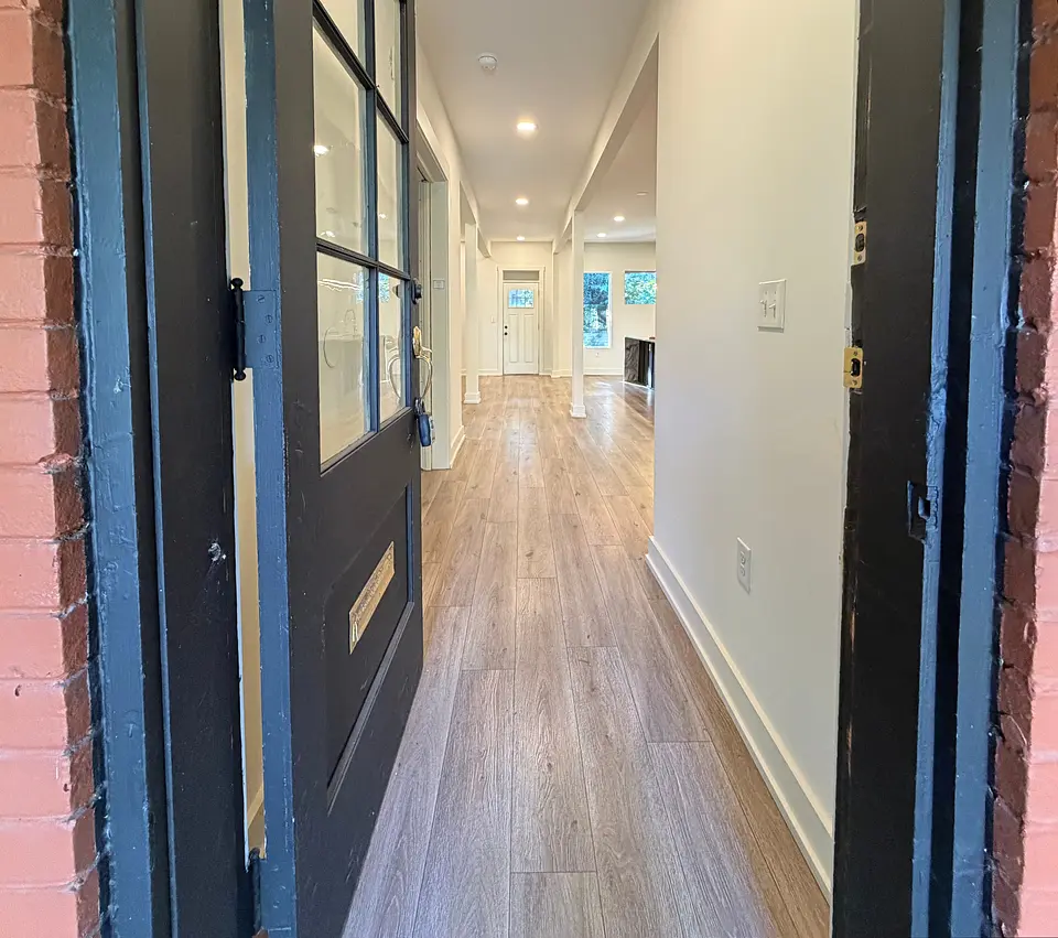 Entry at 39 Auburn Ave
