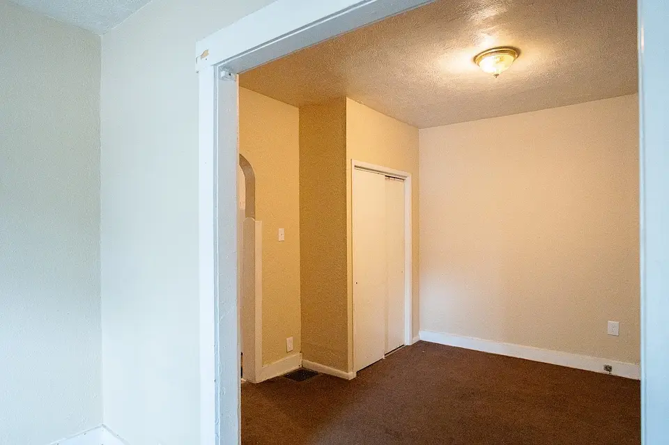 311 Hart St photo 11