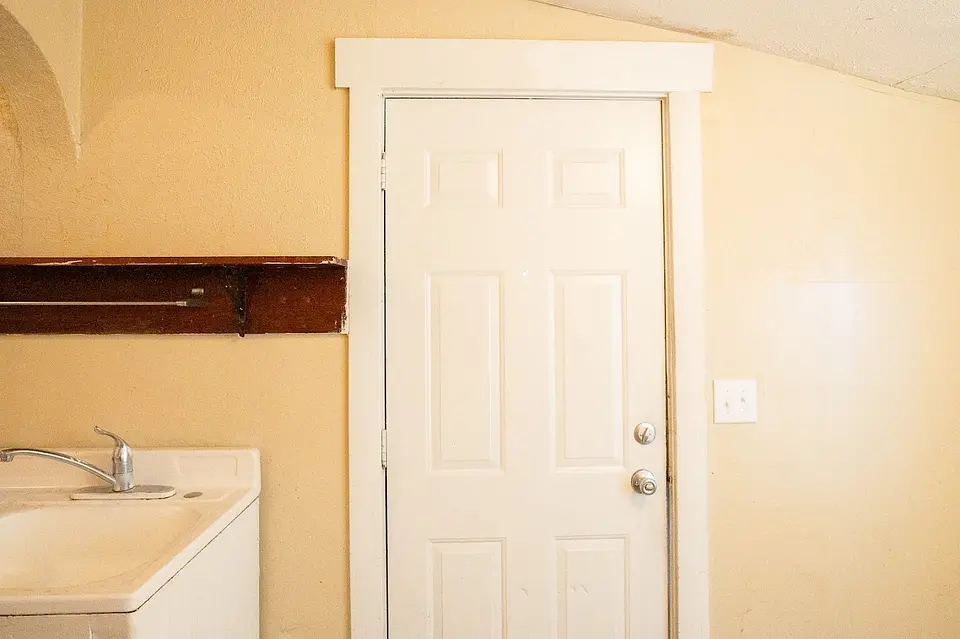 311 Hart St photo 16