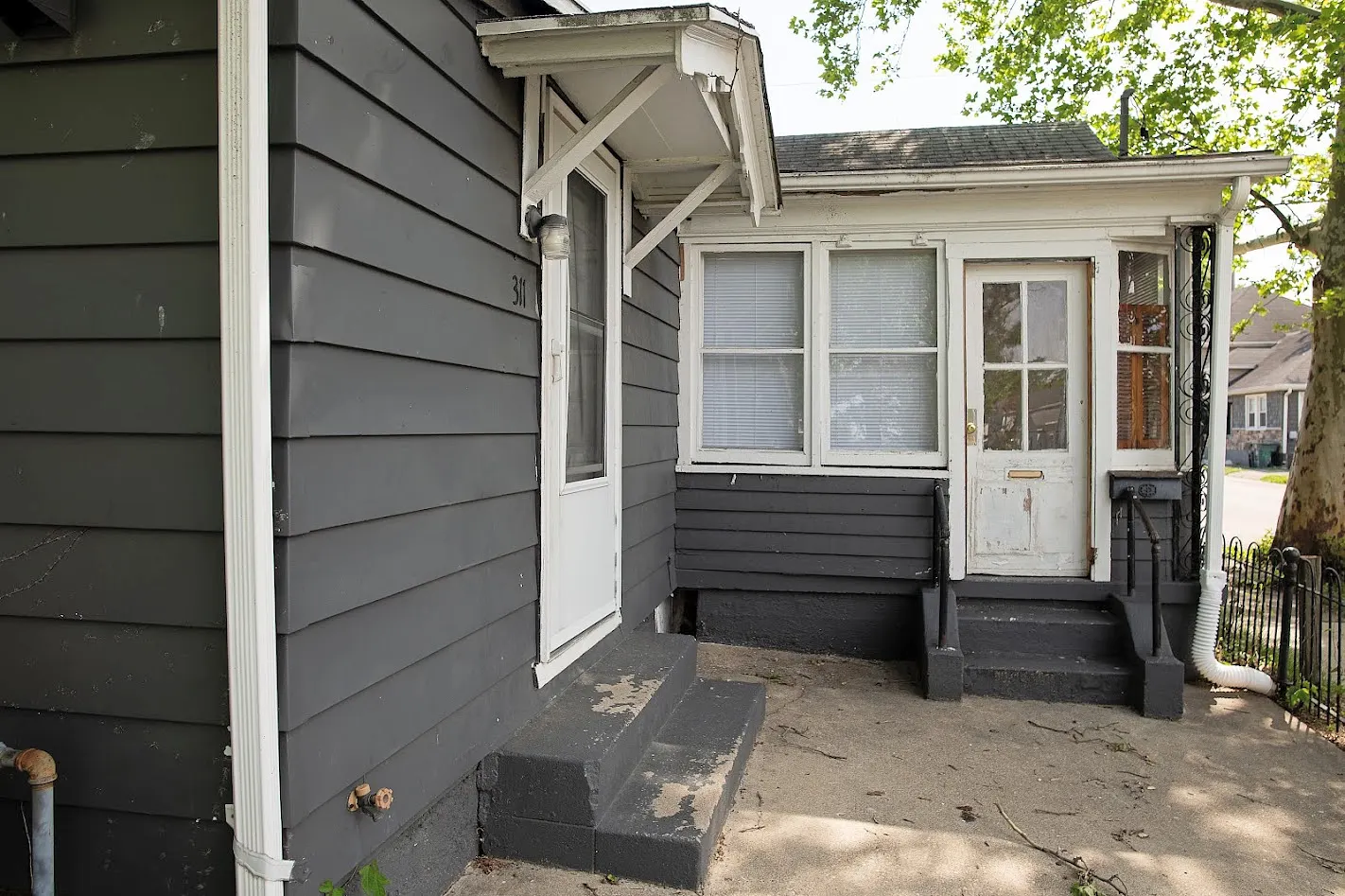 311 Hart St photo 2