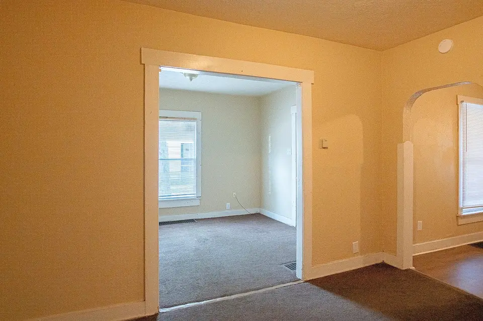 311 Hart St photo 6
