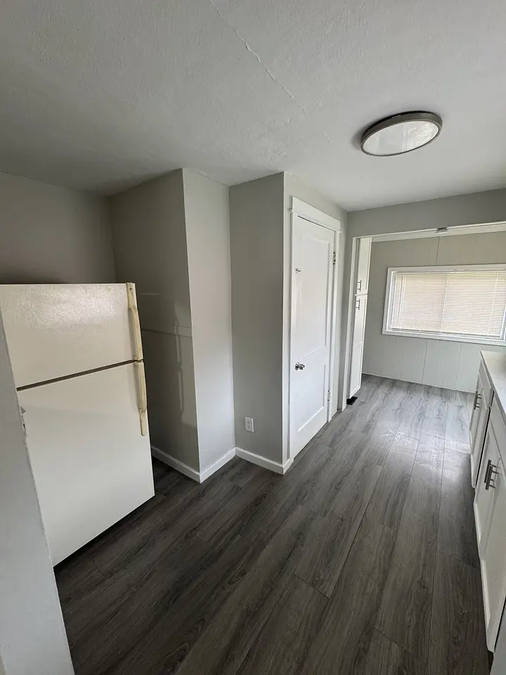 4450 Woodcliffe Ave photo 8