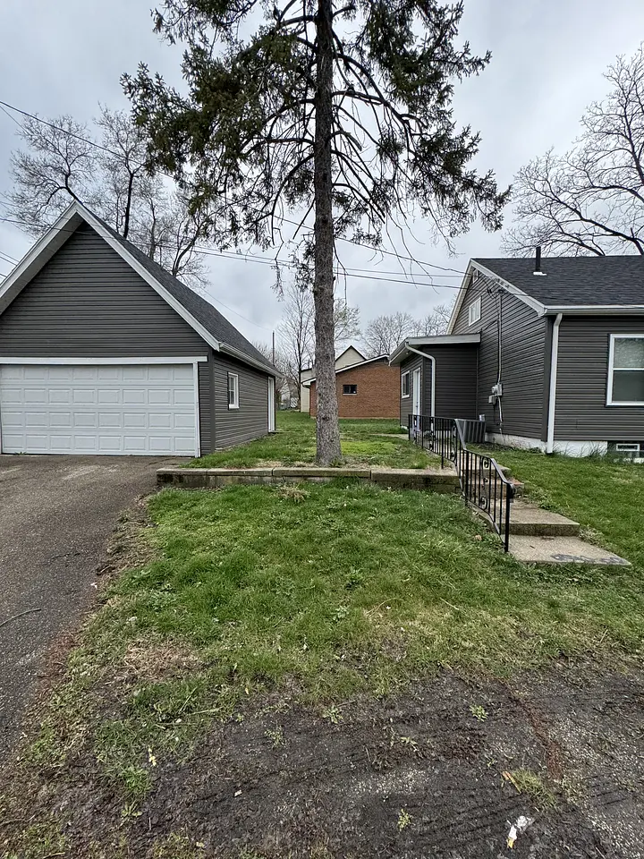 4450 Woodcliffe Ave photo 24