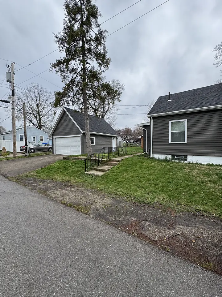 4450 Woodcliffe Ave photo 22
