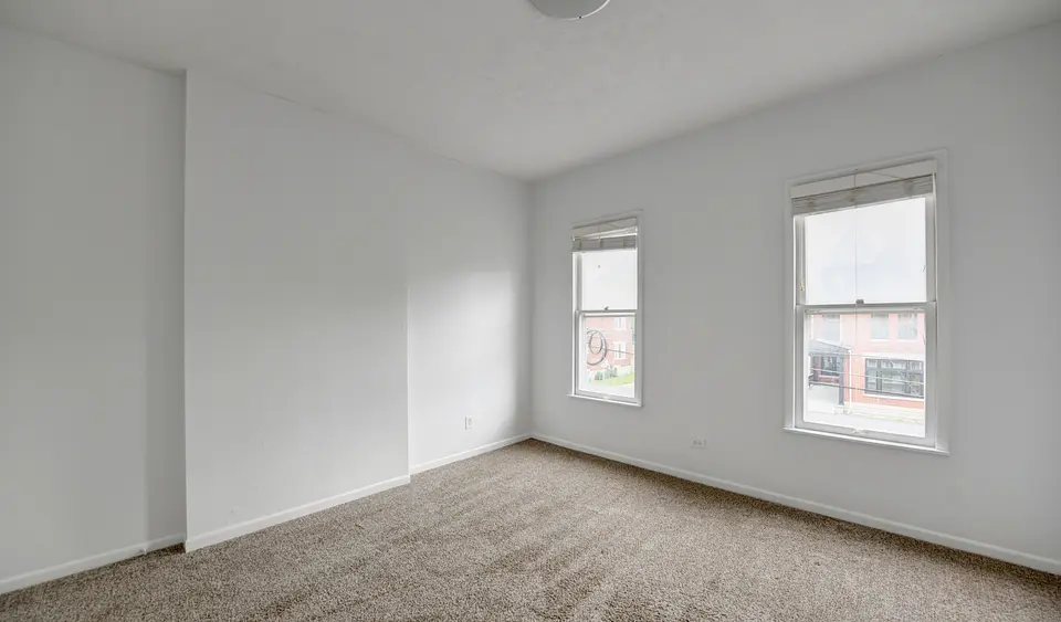 685 S Champion Ave photo 15