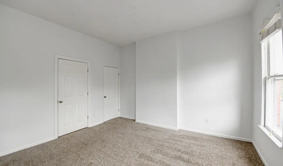 685 S Champion Ave photo 16