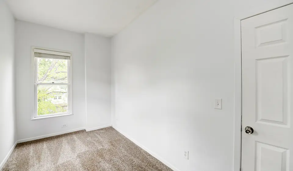 685 S Champion Ave photo 18