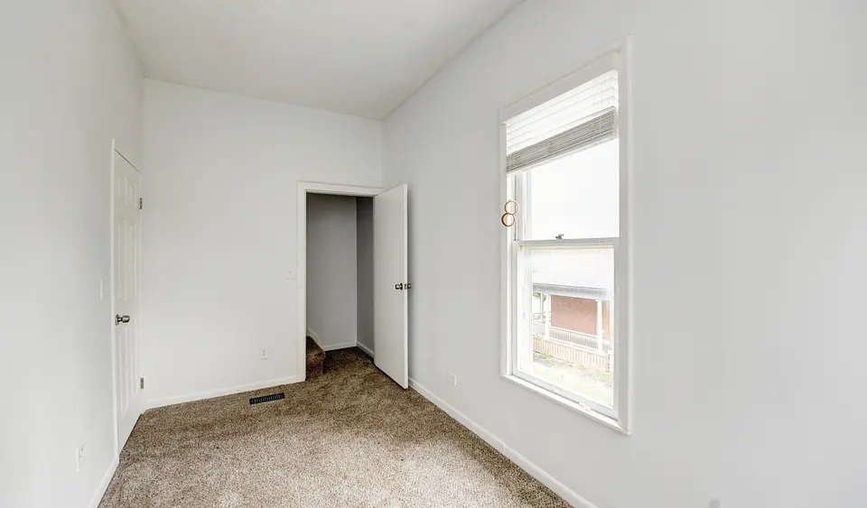 685 S Champion Ave photo 20