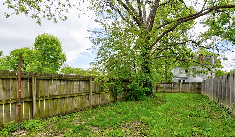 685 S Champion Ave photo 28