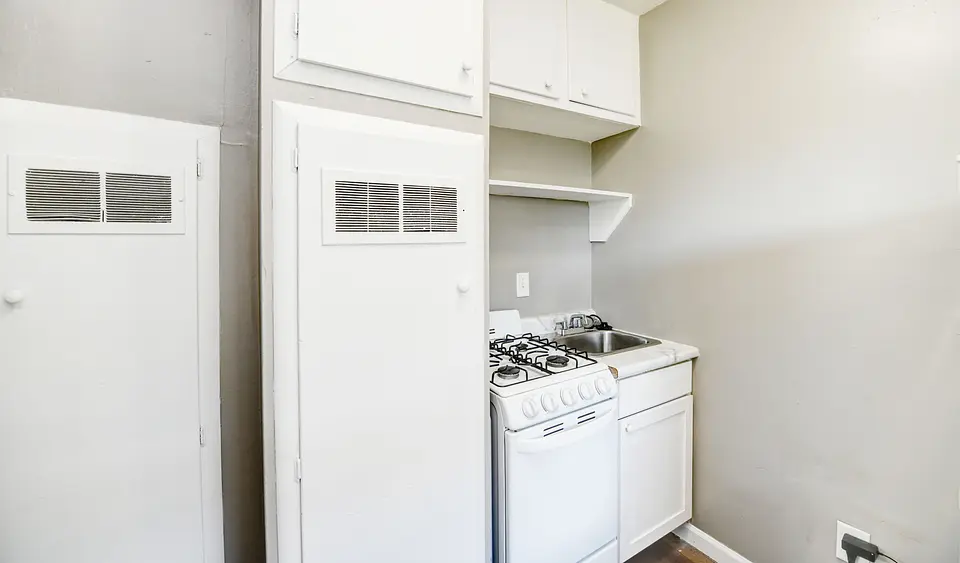 Kitchen at 366 Wrexham Ave
