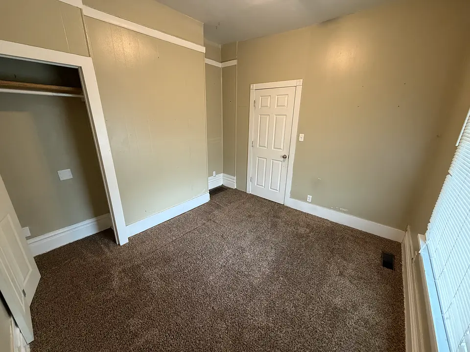 Bedroom at 1490 Indianola Avenue