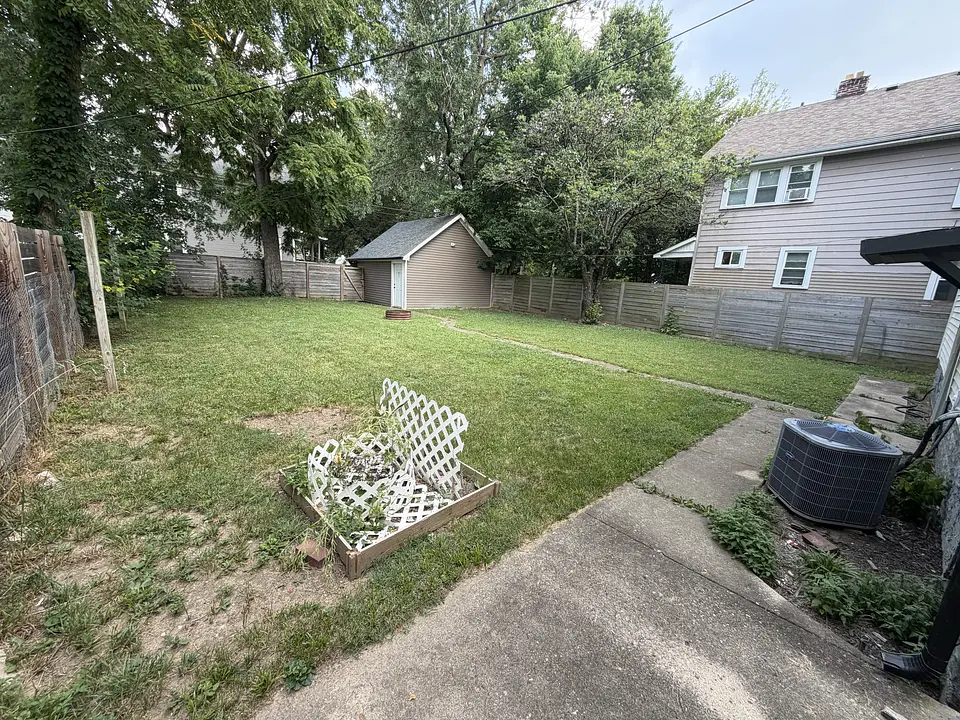 1130 Wilson Ave photo 22