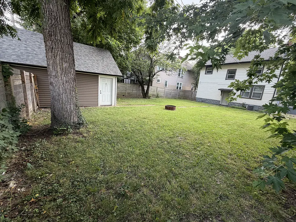 1130 Wilson Ave photo 23