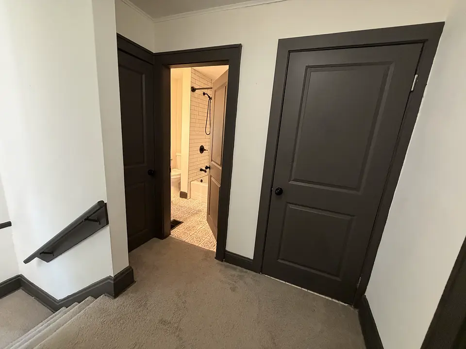 Entry at 1130 Wilson Ave