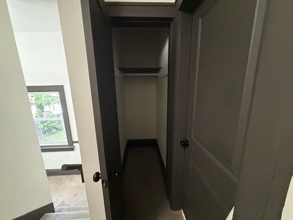 Entry at 1130 Wilson Ave