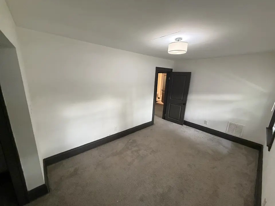 1130 Wilson Ave photo 12