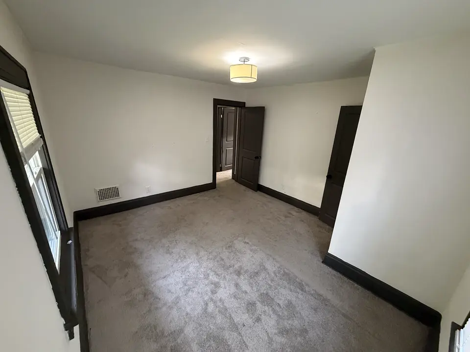 1130 Wilson Ave photo 15
