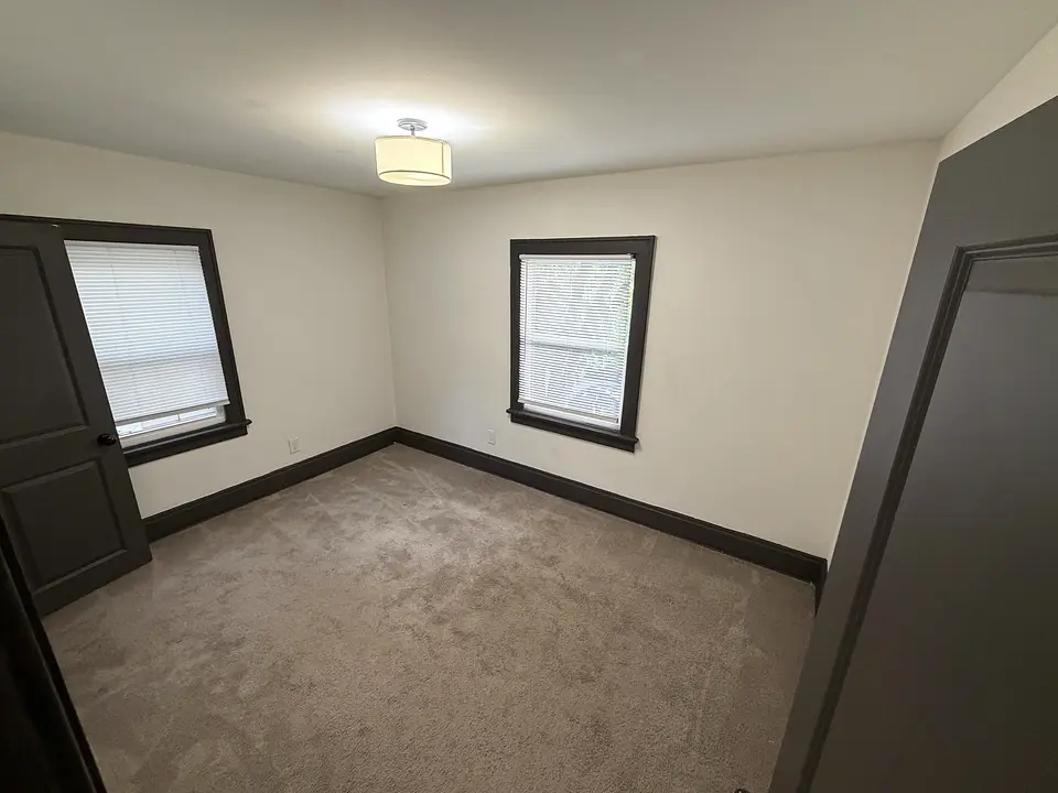 1130 Wilson Ave photo 17