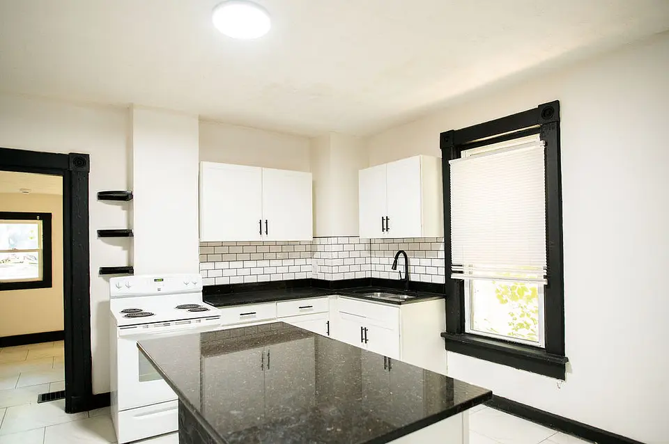 415 Brightwood Ave photo 13