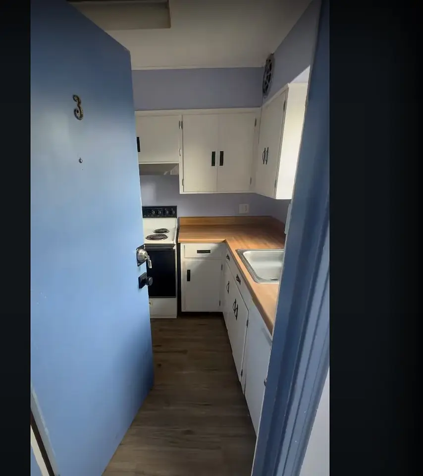 2421 Riverside Dr 2 photo 8
