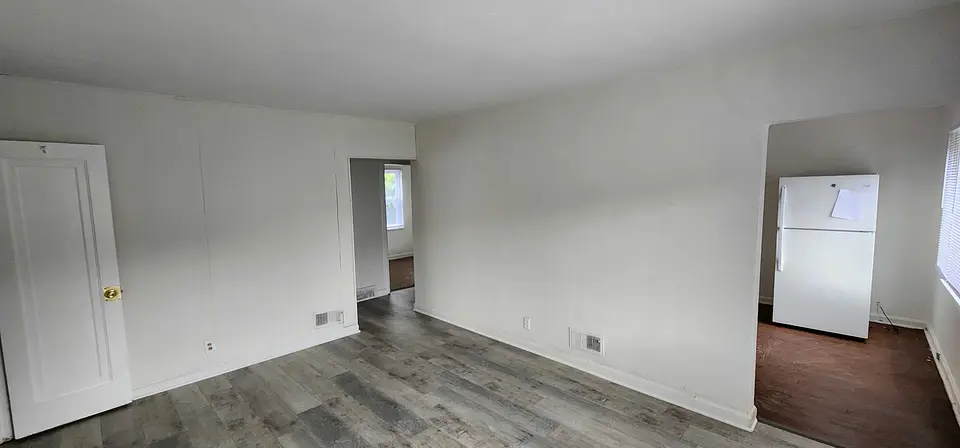 Living room at 2706 Oxford Avenue