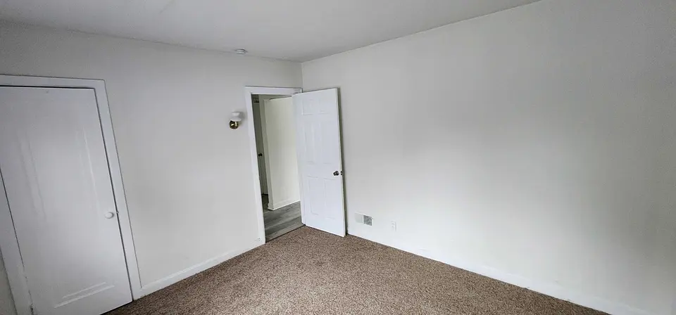 2706 Oxford Avenue 4 photo 6