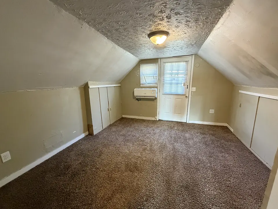 1490 Indianola Avenue photo 15