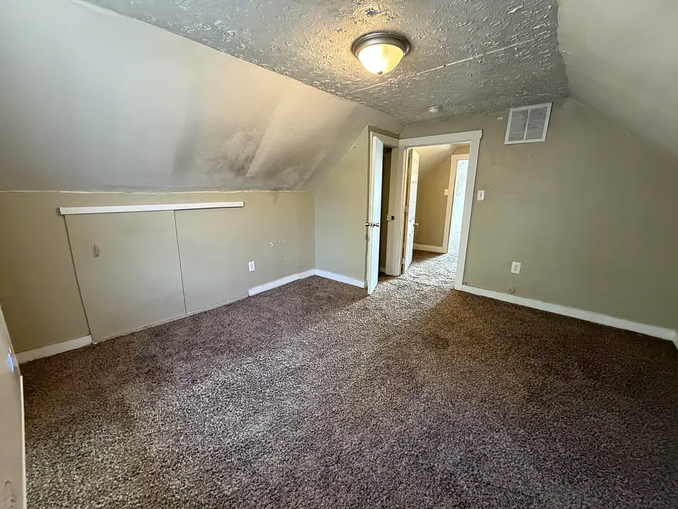 1490 Indianola Avenue photo 16