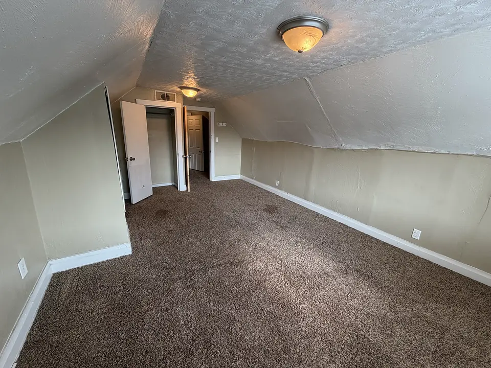 1490 Indianola Avenue photo 18