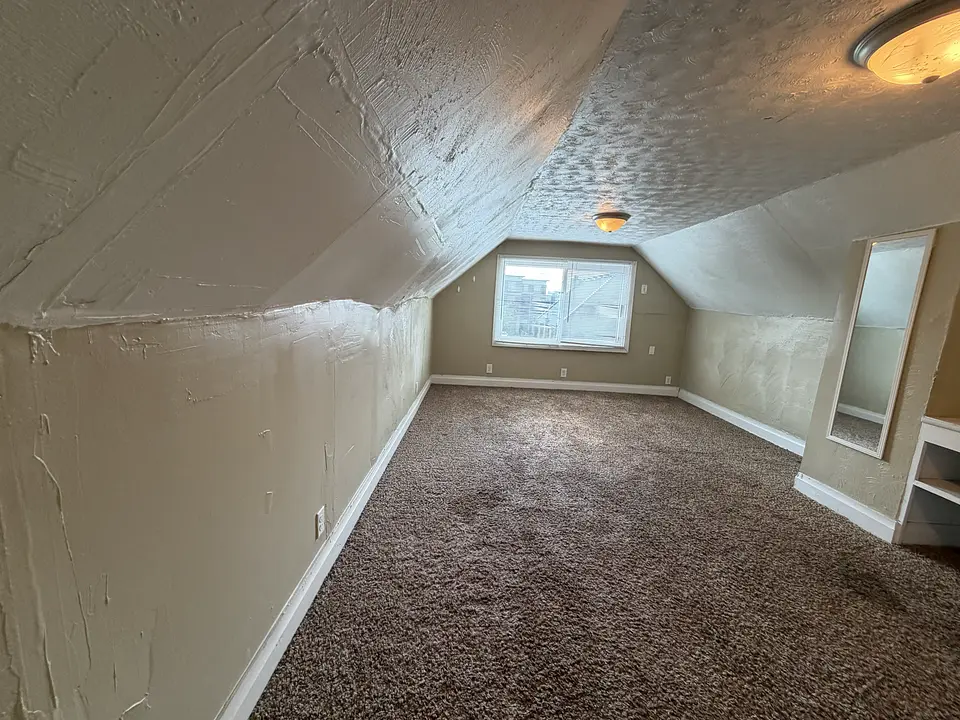 1490 Indianola Avenue photo 19