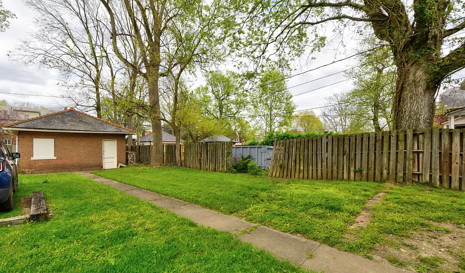 1692 Bryden Rd C photo 10