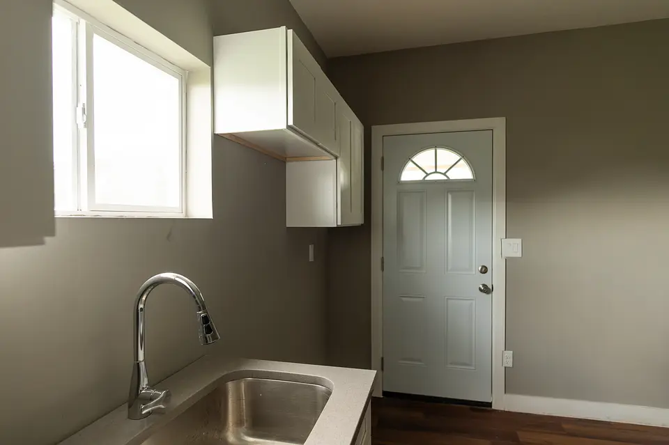429-431 Bolander Ave photo 14