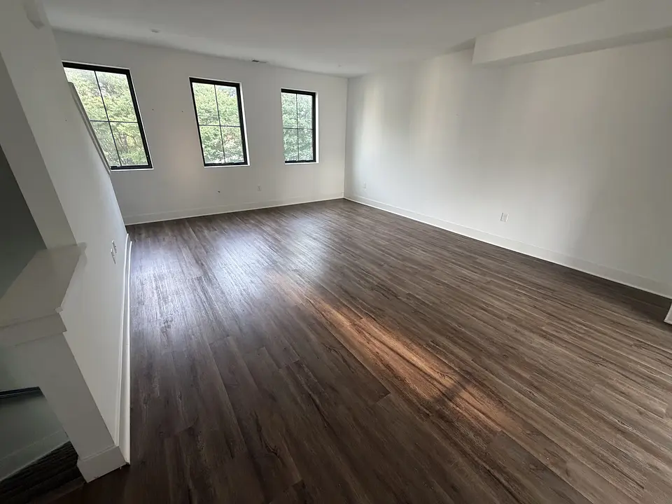 355 Loeffler Ave photo 9