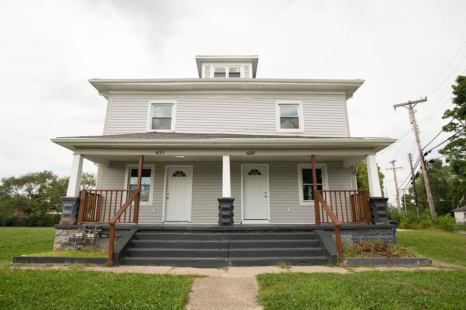 429-431 Bolander Ave photo 62