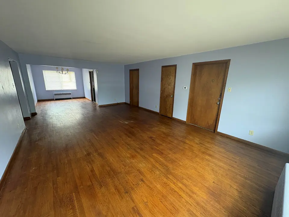 2421 Riverside Dr 1 photo 6