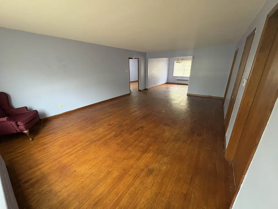 2421 Riverside Dr 1 photo 7