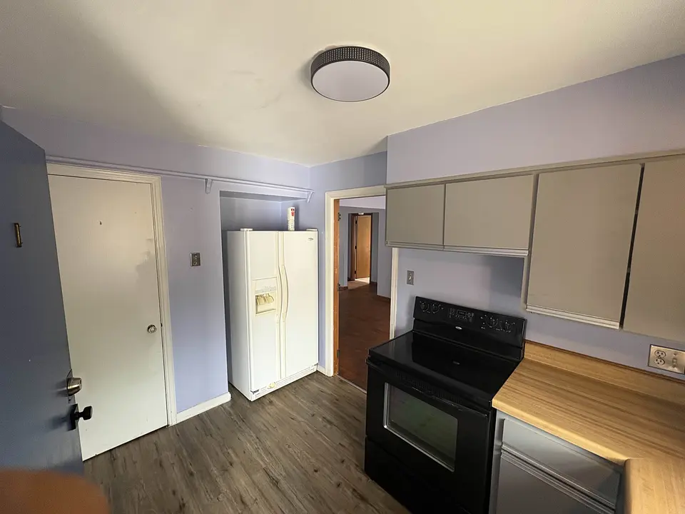 2421 Riverside Dr 1 photo 10