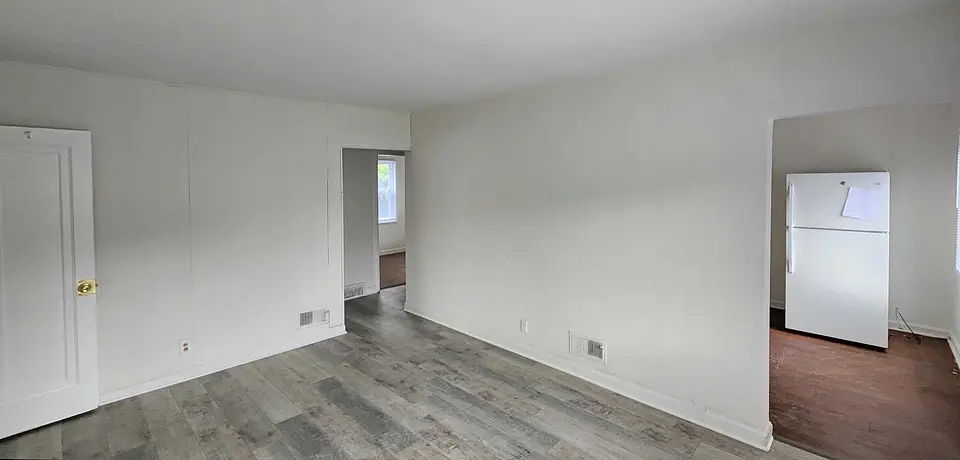 Living room at 2706 Oxford Avenue