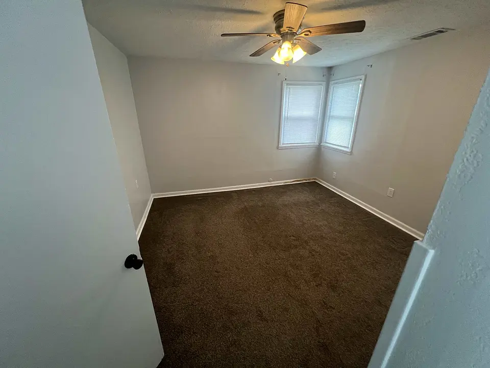 Bedroom at 609-611 Jefferson St