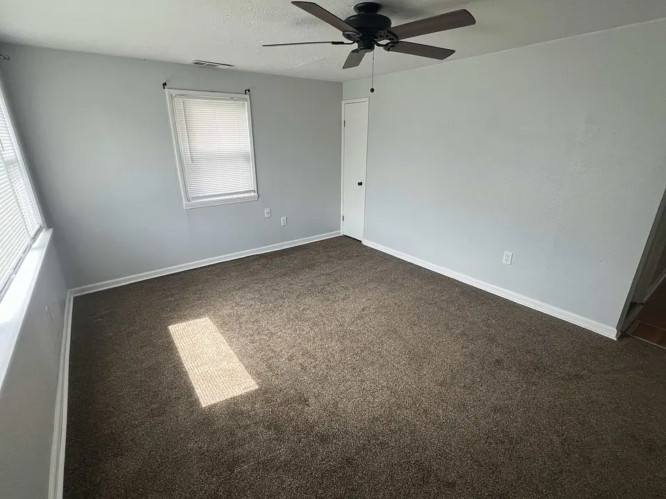 Bedroom at 609-611 Jefferson St