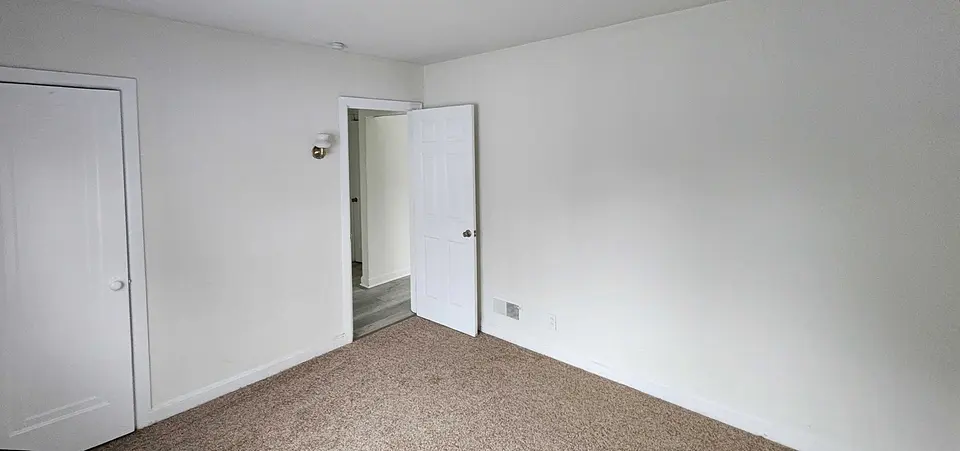 2706 Oxford Avenue 4 photo 6