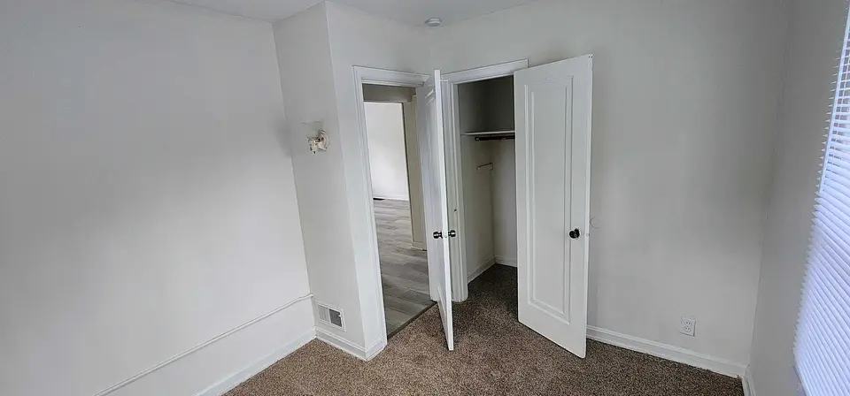 2706 Oxford Avenue 4 photo 8