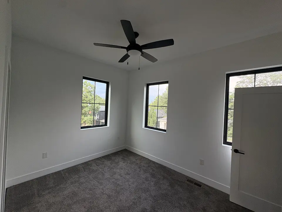 351 Loeffler Ave photo 17