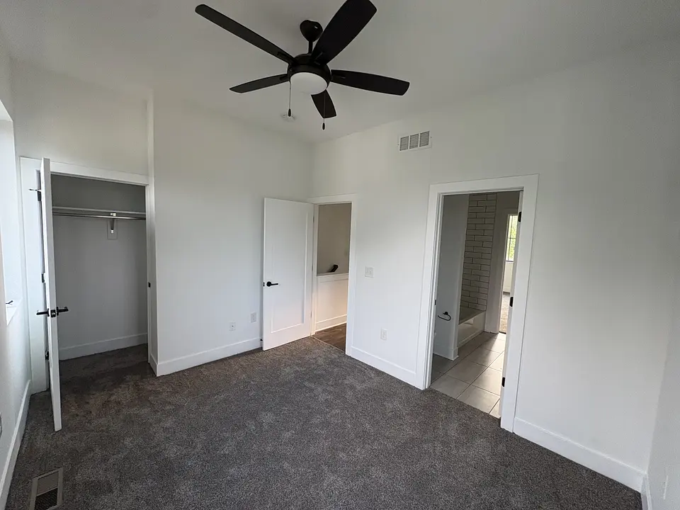 351 Loeffler Ave photo 18