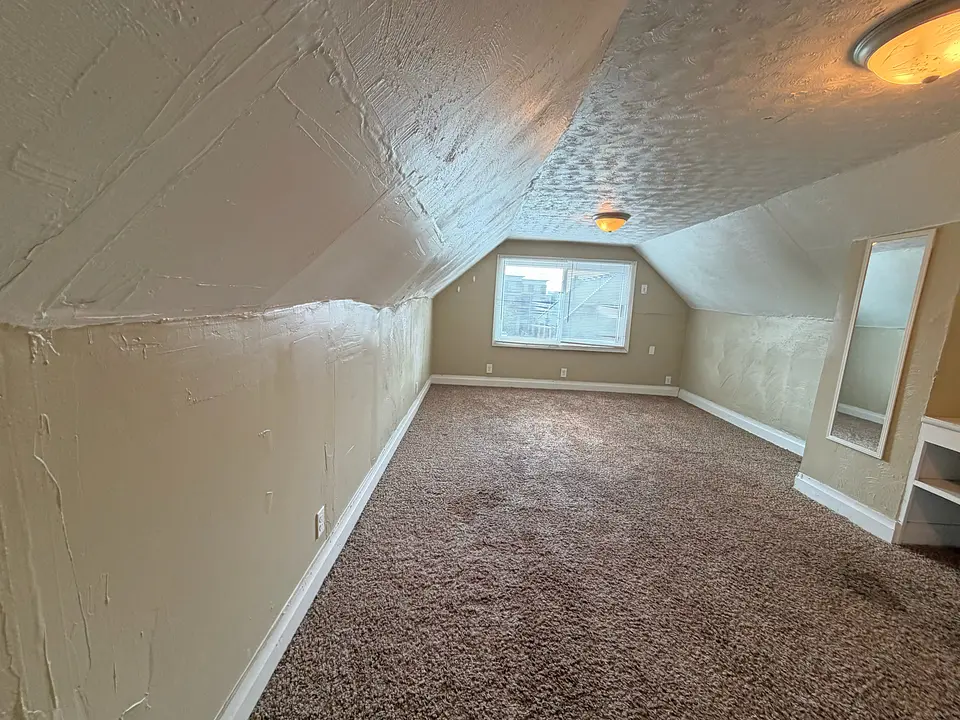1490 Indianola Avenue photo 11