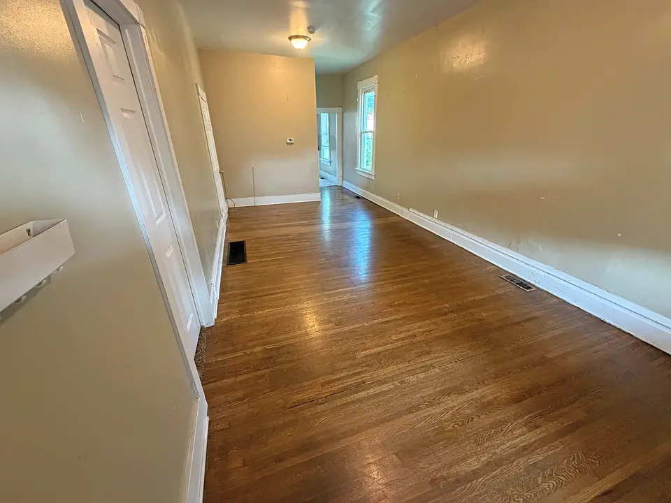 1490 Indianola Avenue photo 8