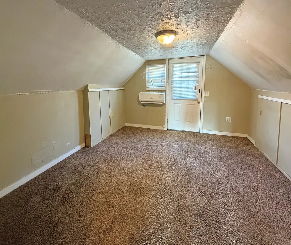 1490 Indianola Avenue photo 12