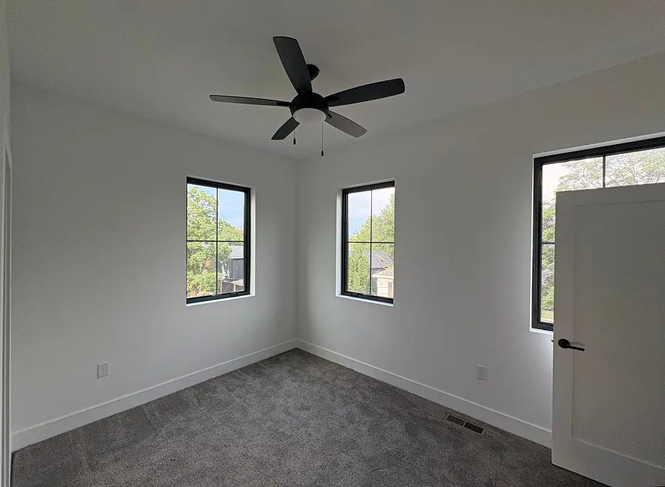 351 Loeffler Ave photo 9