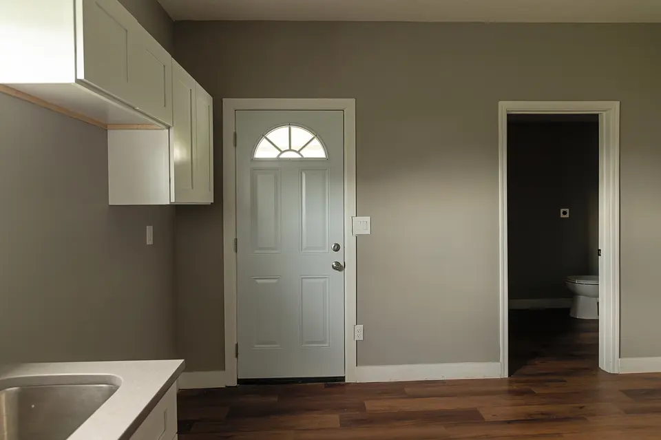 431 Bolander Ave photo 8
