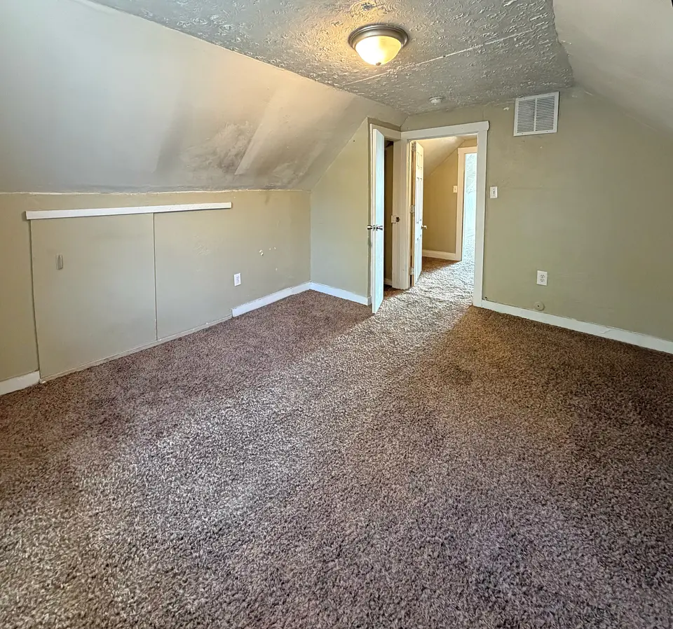 1490 Indianola Avenue photo 15